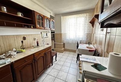 Apartament cu 3 camere decomandat în Ampoi 3 - 3
