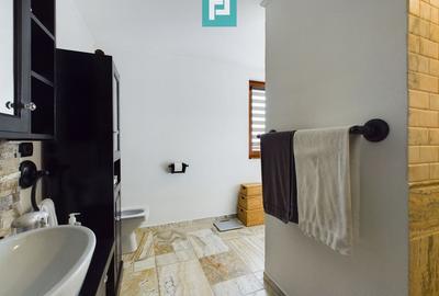 Casă cu 5 camere cu Canalizare în Grădiște - 11