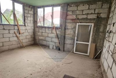 Casă cu 5 camere cu Teren 1882 Mp în Crevedia - 7