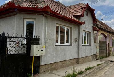 Casă cu 4 camere în Gănești