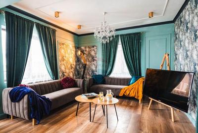 Casă cu 8 camere cu Teren 428 Mp în Predeluț - 1