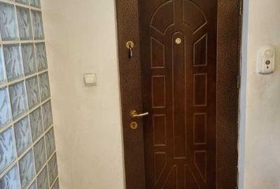 Apartament cu 3 camere decomandat în Nerva Traian