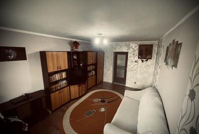 Apartament cu 2 camere decomandat, mobilat în Nicolina