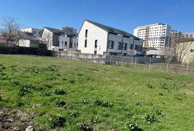 Teren de 1750 mp, în Titan