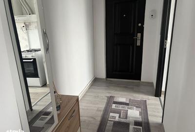 Apartament cu 2 camere semidecomandat în Micro 4 - 5