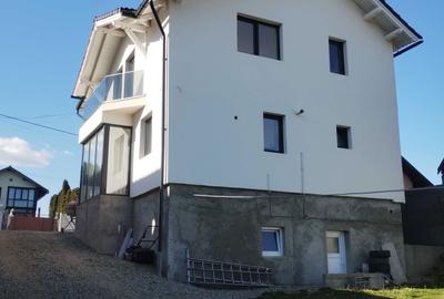 Casă cu 4 camere în Central - 3