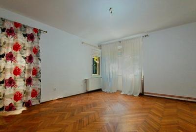 Casă individuală cu 10 camere cu Canalizare în Centrul Civic - 5