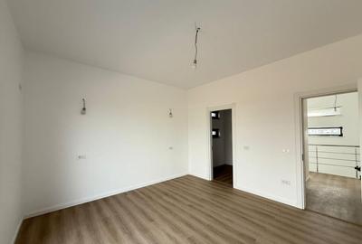 Casă cu 5 camere cu Teren 185900 Mp în Berceni