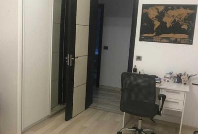 Apartament cu 4 camere decomandat, mobilat în Tractorul - 4