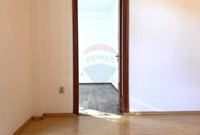 Apartament de vanzare 3 camere in zona Militari - 13