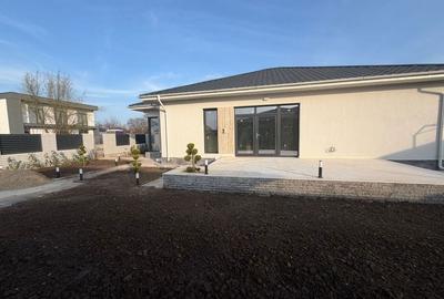 Casă cu 4 camere în Bucov