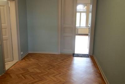 Birou, de 74 mp, în P-ța Unirii - 18