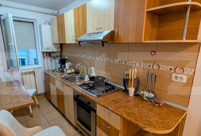 Apartament cu 3 camere, decomandat, cetate - 2