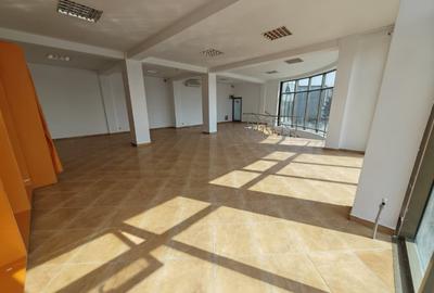 Spațiu comercial, de 125 mp, în Modelu - 8