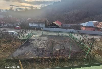 Casă cu 6 camere cu Canalizare în Exterior Est - 3