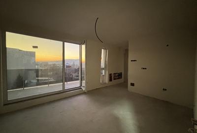 Apartament cu 3 camere semidecomandat în Mărăști