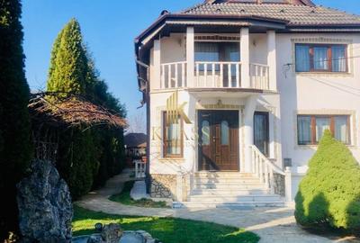 Casa spatioasa de vanzare in Roman cartier Nicolae Balcescu, 350 mp, teren 12 Casa spatioasa de vanzare in Roman cartier Nicolae Balcescu, 350 mp, teren 12 - 1