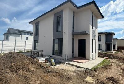 Casă cu 4 camere cu Teren 275 Mp în Central - 3