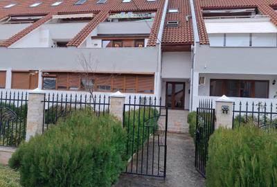 Apartament cu 2 camere semidecomandat, mobilat în Est
