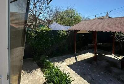 Casă cu 2 camere în Central