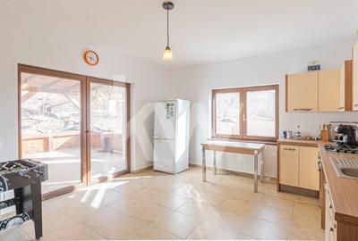 Casa in Zarnesti - Ideala pentru Locuire sau Investitie Turistica! - 11