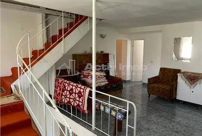 Casă cu 9 camere cu Teren 256 Mp în Geoagiu-Băi - 2