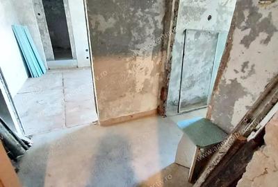 Apartament cu 3 camere semidecomandat în Micro 40 - 2