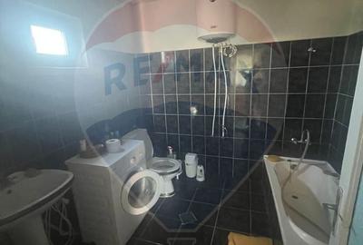 Casă cu 6 camere cu Teren 740 Mp în Vânători - 2
