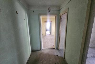 Apartament cu 2 camere semidecomandat în Micro I - 9