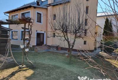 Casă cu 8 camere cu Teren 650 Mp în Policlinica - 5