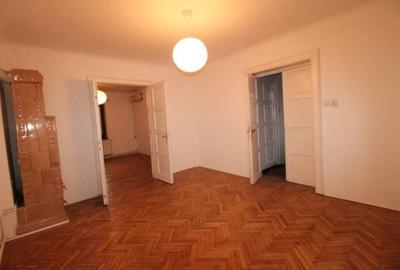 Apartament cu 2 camere decomandat în P-ța Leul - 2