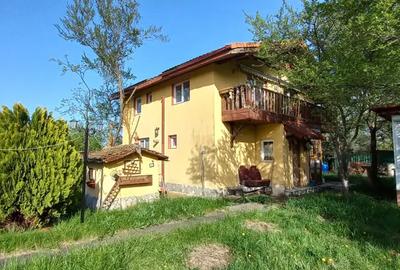 Casa la curte cu teren generos - 1