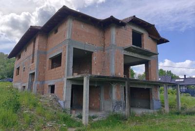 Casă cu 4 camere în Central - 2