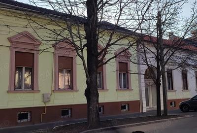 Casă cu 4 camere cu Teren 600 Mp în Intim - 1