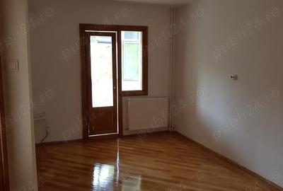 Rovine, zona garii, apartament doua camere, modificat in trei, etaj 2 din 4, centrala proprie. - 1
