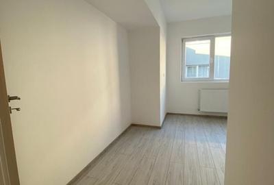 Apartament cu 3 camere decomandat în Berceni