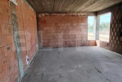 Casă cu 4 camere cu Teren 374 Mp în Central - 1