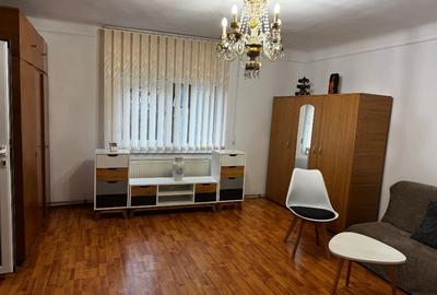 Casă individuală cu 2 camere cu Canalizare în Apărătorii Patriei - 1