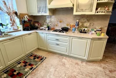 Casă cu 8 camere cu Teren 560 Mp în Central