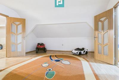 Două case, curte mare, lângă Castelul Corvinilor - 21