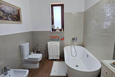 Casă cu 4 camere cu Garaj în Central - 2