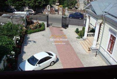 ANSAMBLU VILE - TREI CORPURI CL?DIRE - LOCURI DE PARCARE - 12 MASINI - 3