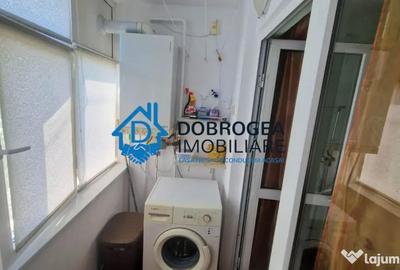Apartament cu 3 camere semidecomandat în Central - 1