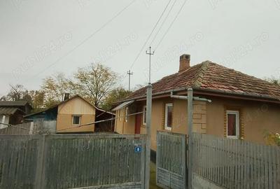 Casă cu 4 camere cu Teren 1500 Mp în Parepa-Rușani - 1