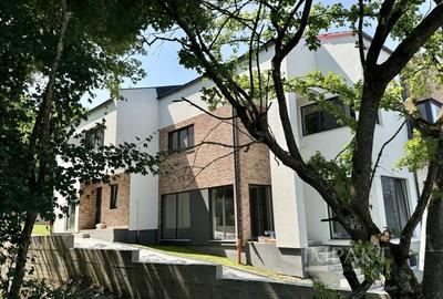 Case cuplate la liziera padurii , ideale pentru 2 familii ! - 1