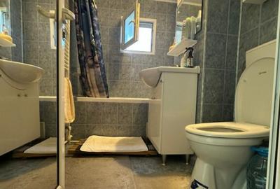 - Apartament 3 camere decomandat, Buzaului, etaj 3, suprafat - 11