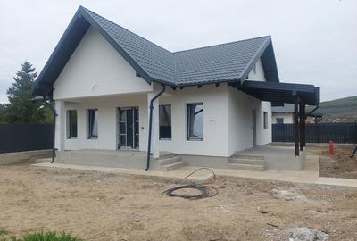 Casă cu 4 camere în Central