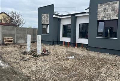 Duplex pe parter - 4 camere - zona buna - suprafete generoase