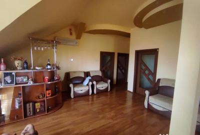 Casă cu 7 camere cu Canalizare în Central - 3