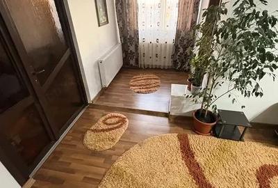 Apartament cu 3 camere semidecomandat în Central - 1